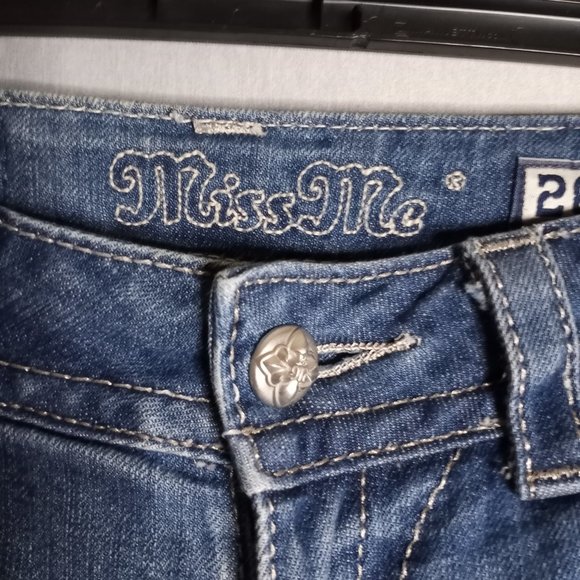 Miss Me Women's Low-Rise Capri Medium Wash Denim Capri Jeans Size 26 - Picture 8 of 10